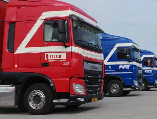 Vrachtwagen van het logistieke bedrijf Rietveld Logistics Group