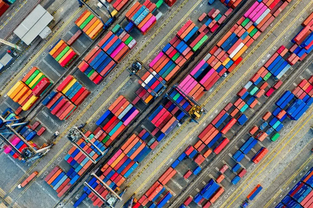 Adaption's Freight Management System (FMS) biedt een efficiënte oplossing voor het beheren en optimaliseren van transportprocessen. Met geavanceerde functies voor routeplanning, kostenbeheer en real-time tracking, helpt ons systeem bedrijven om hun vrachtvervoer te stroomlijnen en kosten te verlagen, terwijl het de algehele efficiëntie verhoogt.