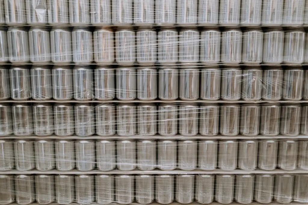 Efficiënt frisdrank opslaan met het Warehouse Management System (WMS) van Adaption. Optimaliseer uw opslagprocessen, beheer voorraadniveaus en verbeter de doorstroom van producten in uw magazijn met onze flexibele en gebruiksvriendelijke softwareoplossing.