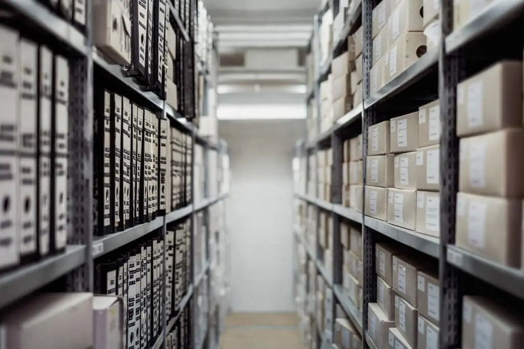 Medicijnen efficiënt en veilig opslaan met Adaption's Warehouse Management Systeem (WMS). Ons systeem biedt geavanceerde functies zoals het beheer van houdbaarheidsdata, FIFO en automatische meldingen, zodat u de nauwkeurigheid, snelheid en veiligheid van uw opslagprocessen kunt waarborgen en voldoen aan de strengste regelgeving.