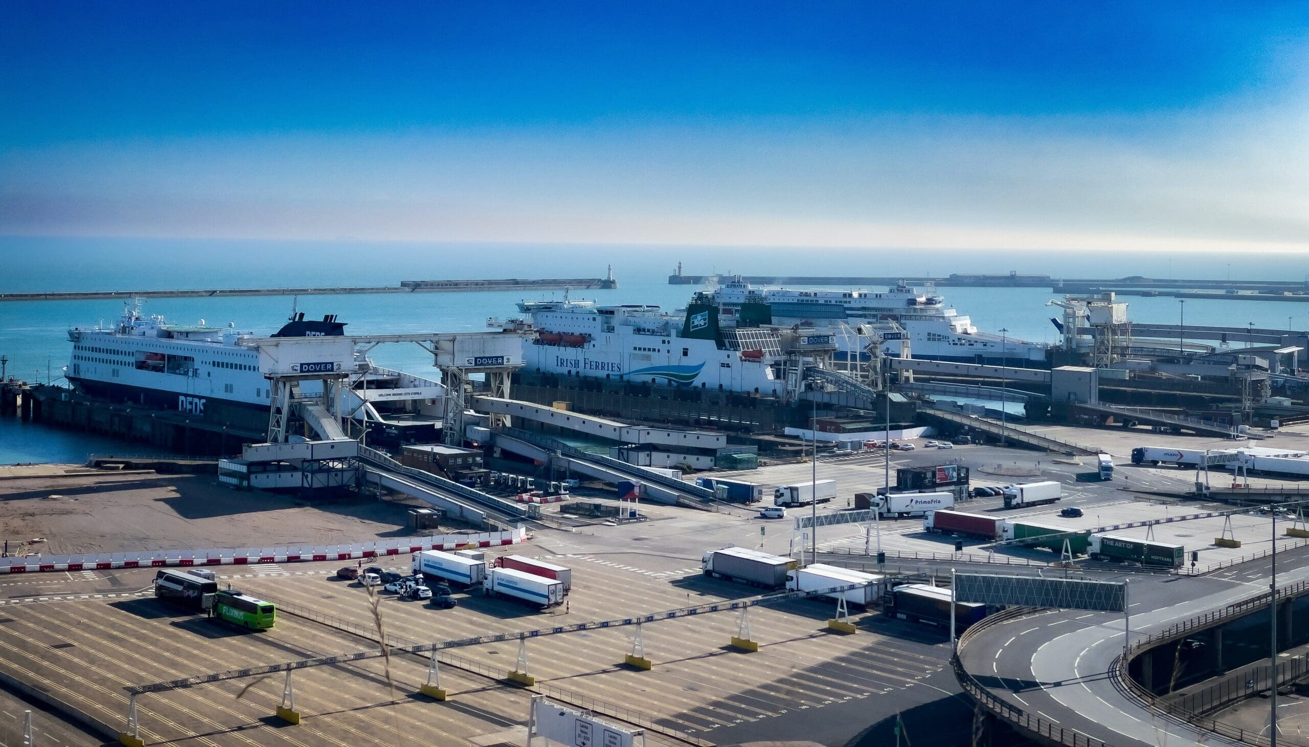 Van zeevracht tot wegtransport en van spoor tot luchtvracht: Intermodale en multimodale trajecten beheer je eenvoudig en overzichtelijk met Adaption’s Forwarding Management System (FMS).
