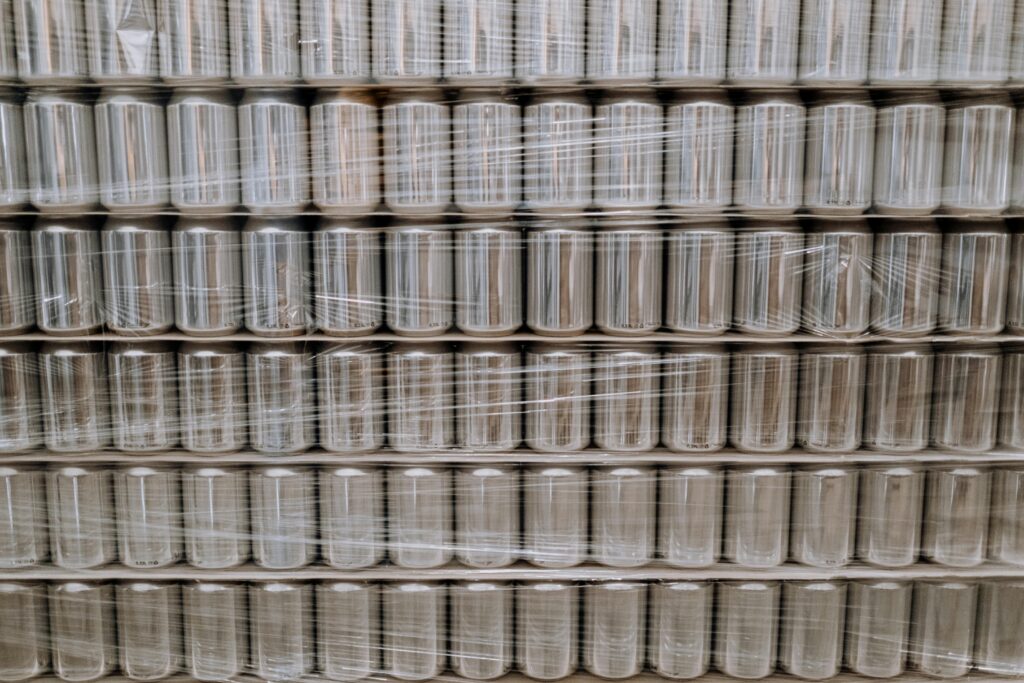 Efficiënt frisdrank opslaan met het Warehouse Management System (WMS) van Adaption. Optimaliseer uw opslagprocessen, beheer voorraadniveaus en verbeter de doorstroom van producten in uw magazijn met onze flexibele en gebruiksvriendelijke softwareoplossing.