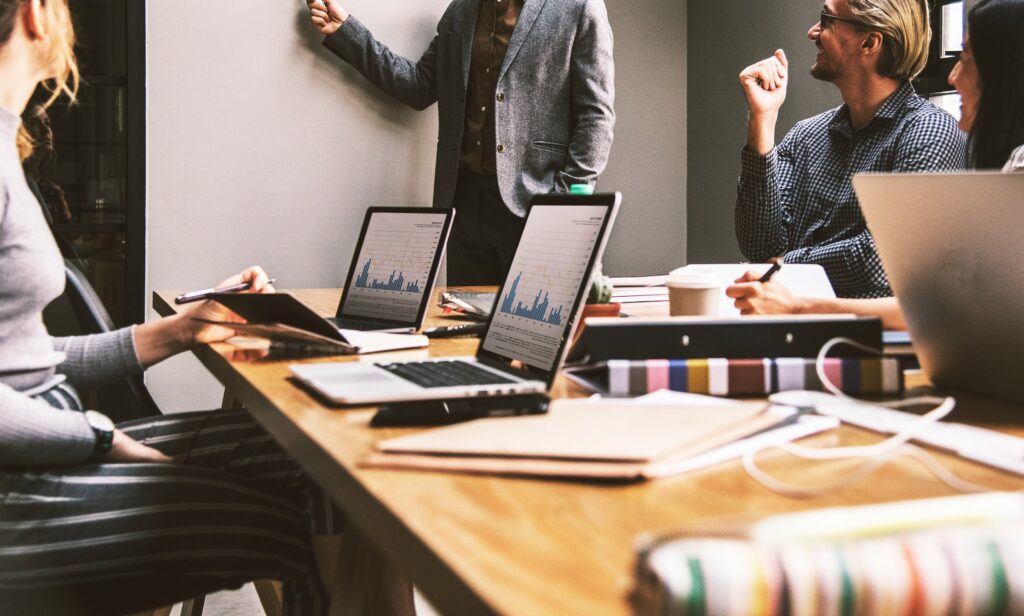Samenwerken met Adaption betekent profiteren van op maat gemaakte softwareoplossingen voor de logistieke sector, inclusief WMS, TMS en FMS. Wij optimaliseren uw logistieke processen, verlagen kosten en verhogen de efficiëntie. Met onze klantgerichte aanpak en geavanceerde technologieën bieden we naadloze integratie en duurzame oplossingen die perfect aansluiten bij de behoeften van uw bedrijf.