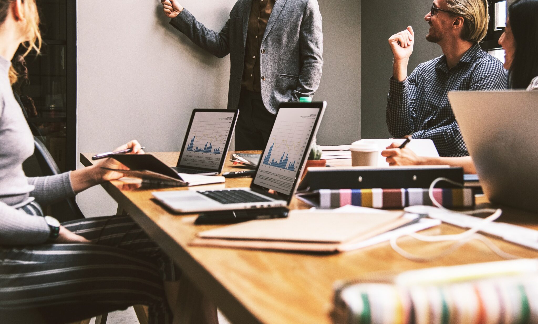 Samenwerken met Adaption betekent profiteren van op maat gemaakte softwareoplossingen voor de logistieke sector, inclusief WMS, TMS en FMS. Wij optimaliseren uw logistieke processen, verlagen kosten en verhogen de efficiëntie. Met onze klantgerichte aanpak en geavanceerde technologieën bieden we naadloze integratie en duurzame oplossingen die perfect aansluiten bij de behoeften van uw bedrijf.