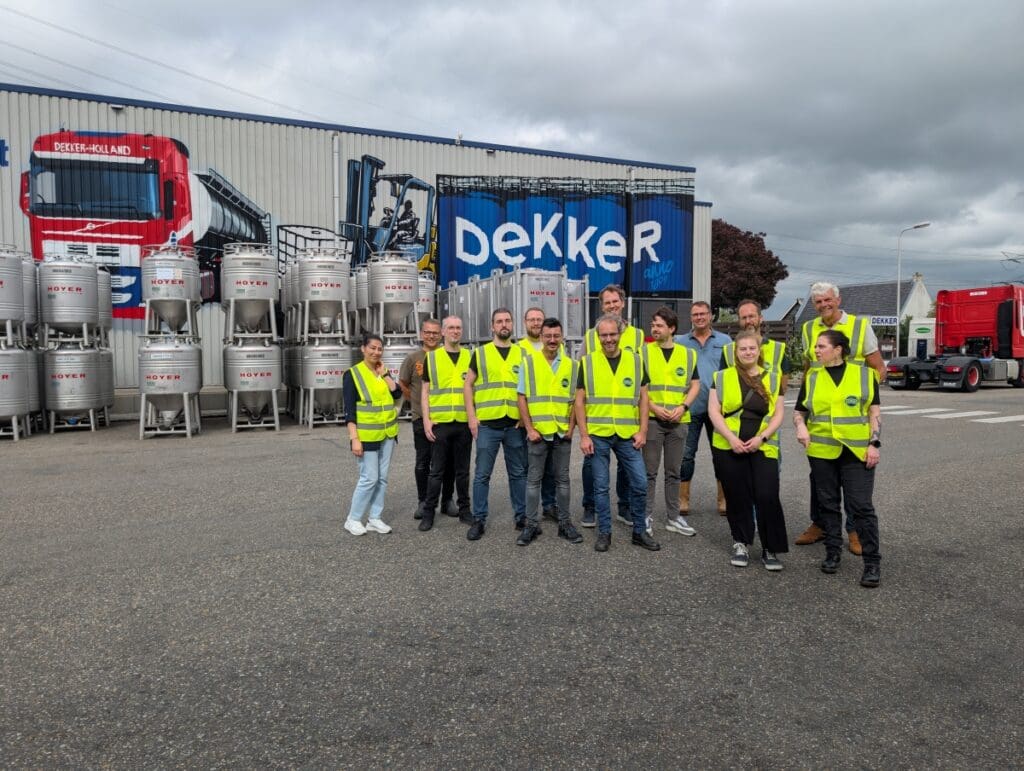 Ontdek in deze impressie hoe onze samenwerking met Dekker Tankopslag hun operatie versterkt en verder brengt.