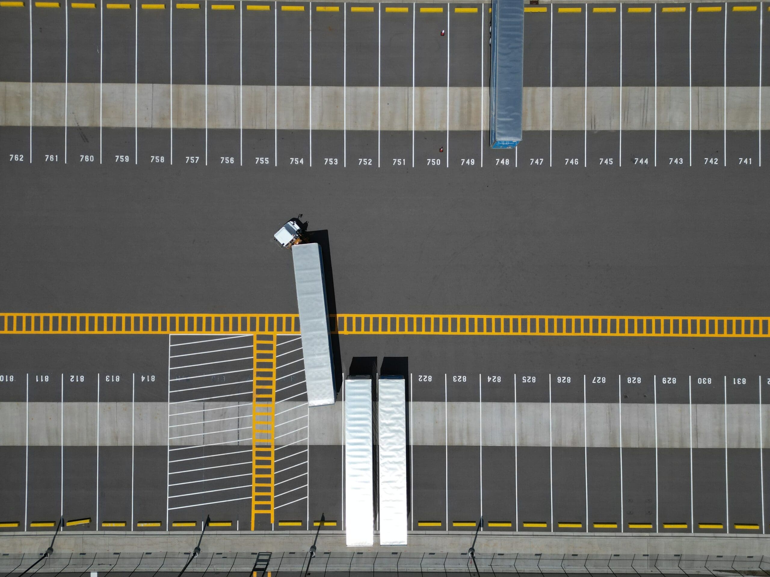 Met het TMS van Adaption beheer je transportpartners, tarieven, opdrachten en ritinformatie vanuit één centrale omgeving.
